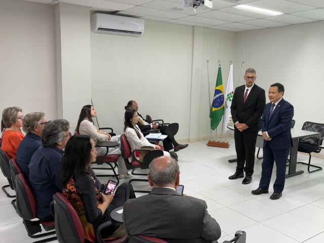 Ifes recebe comitiva do Vietnã